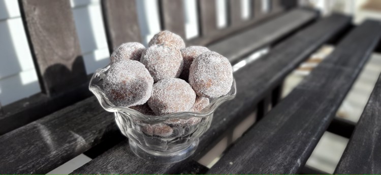 kentucky bourbon dessert recipes - easy bourbon balls - Cherie Dawn Haas - easy bourbon balls