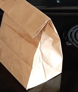 How to make popcorn in a paper bag