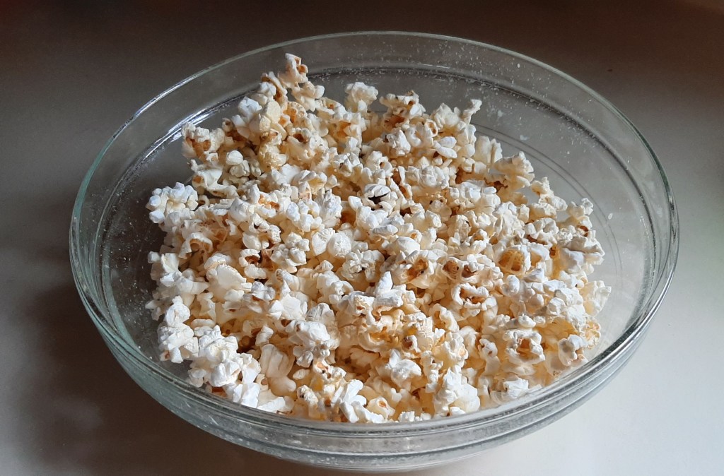 How to make air-popped popcorn in the microwave